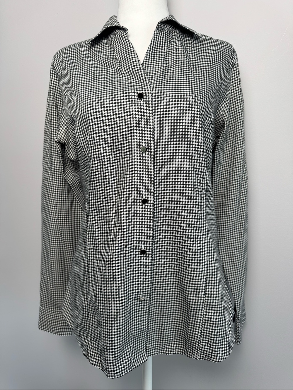 Foxcroft Non-Iron Fitted Fit Houndstooth Button Down Shirt Women's Size 6 Black